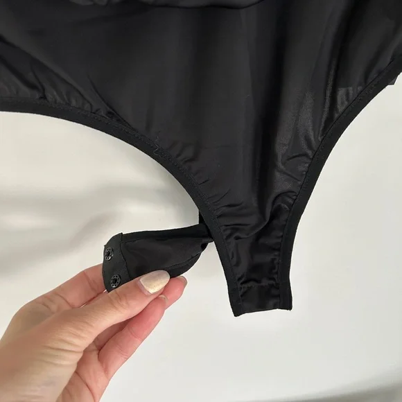 GUESS by Marciano Sleeveless Bodysuit with plunging neckline 🌚🖤 - Picture 7 of 8